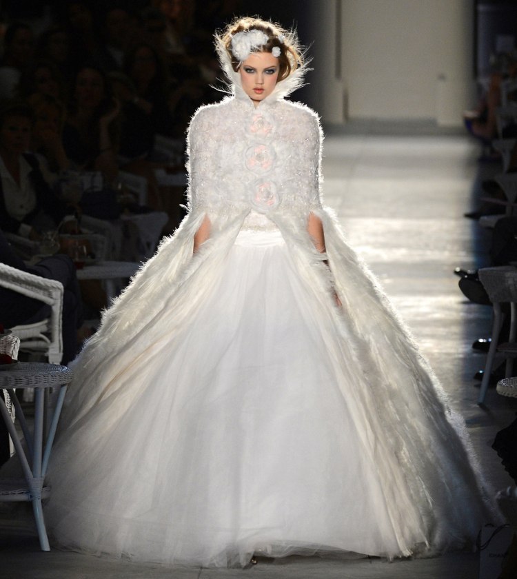 svadobné šaty karla lagerfelda princezné šaty lindsey wixson 2012