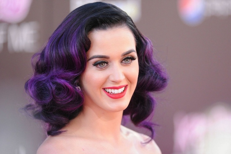 Účes Katy Perry Fialová Fialová Farba vlasov Kučery Nápady na trendy vlasov