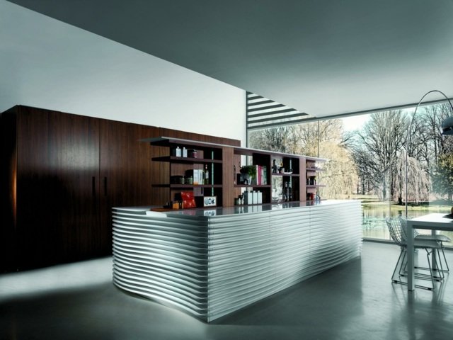 moderná kuchynská linka z dreva v bielej farbe Kuchynský pult na drevo biele farebné čelá Cubo Design