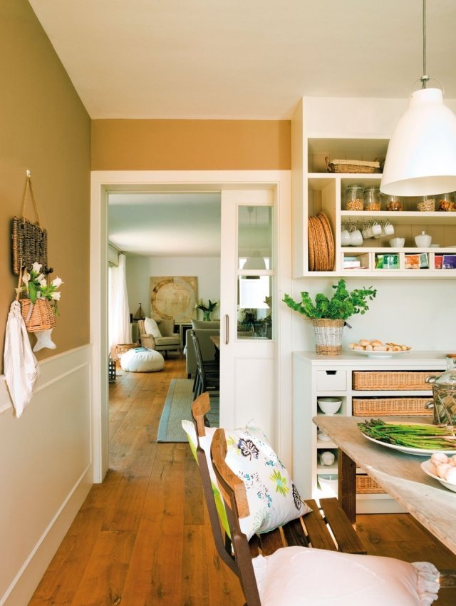 biela-kuchynská-vidiecky-štýl-oranžovo-marhuľovo-prútená-podlahová doska