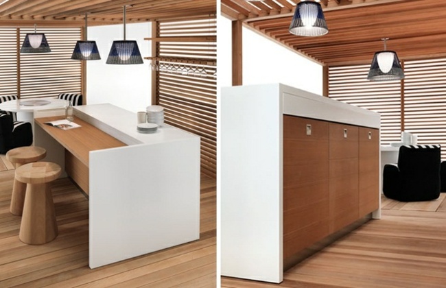 Kuchynský ostrovček Exteta pri drevenom pulte Kuchynský ostrov Exteta prakticky šetrí miesto v exteriéri