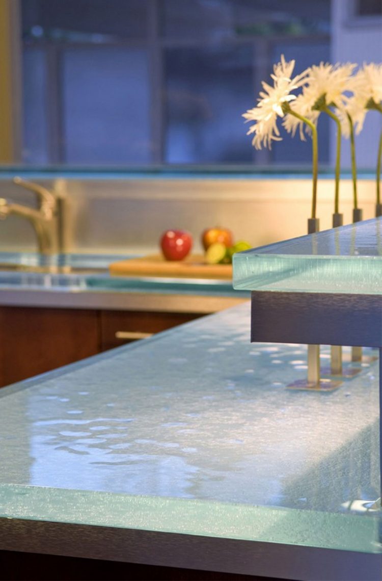 koláč-pracovná doska-dizajn-sklo-biela-priehľadná-hrubá-dekorácia-kvety