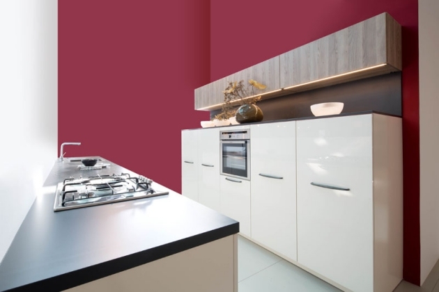 Kuchynské skrinky bez držadiel-ostrovná povrchová úprava vo vysokej kvalite Bezúchytková povrchová úprava kuchynského ostrovčeka z vysoko kvalitného dreva