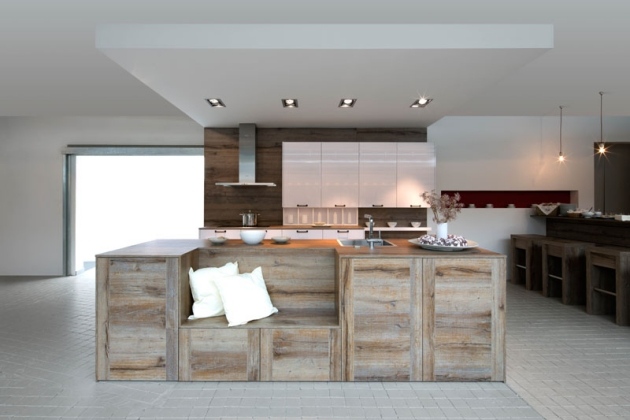 Drevená kuchynská linka s optickou dýhou-ultramoderný dizajn-Rotpunkt Drevená kuchynská linka s dizajnom dýhy a dyhou v kombinácii modernej červenej bodky