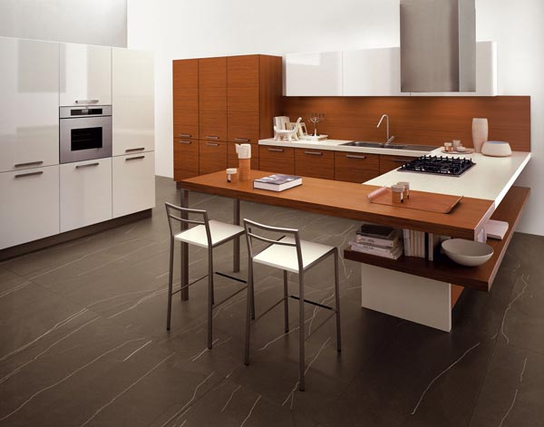 svetlé kuchynské skrinky-tmavá drevená podlaha