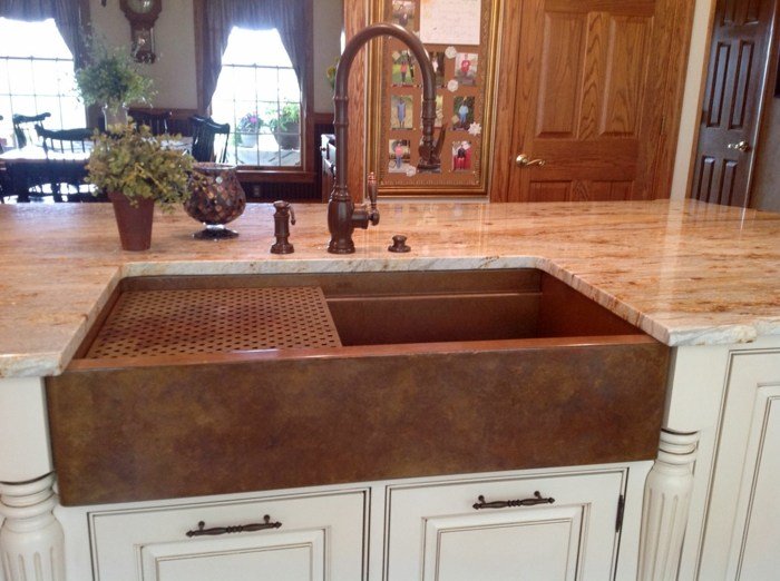 kuchynský drez kovový medený bronzový nápad na dizajn