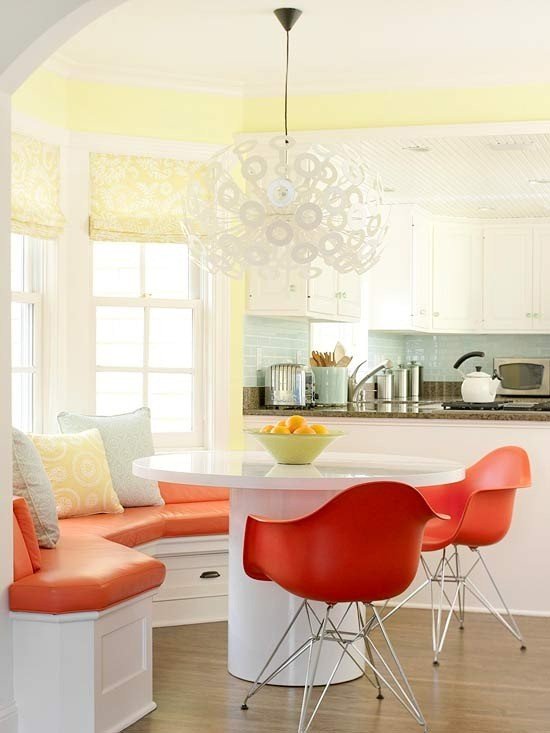nádherná jedáleň-rohová-malá kuchyňa