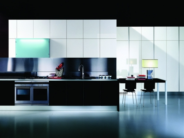 vstavané fluorescenčné kuchynské skrinky