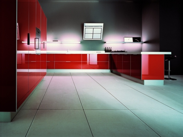 nádherné-osvetlenie-nápad-červená-kuchyňa