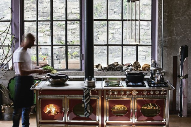 Varný sporák klasický model z nehrdzavejúcej ocele v červenej farbe Dizajnový model nerezovej červenej farby vo vidieckom štýle