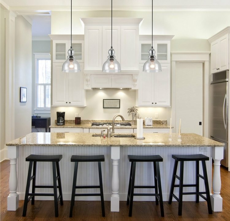 Osvetlenie kuchynského ostrovčeka so štýlovým dizajnom Kuchynské ostrovné osvetlenie moderne-biele-sklenené-závesné svietidlo-taburetka