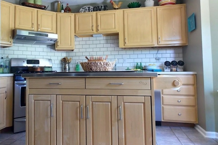 nápady kuchynská dlažba zadná stena biela dlažba klasický dizajn