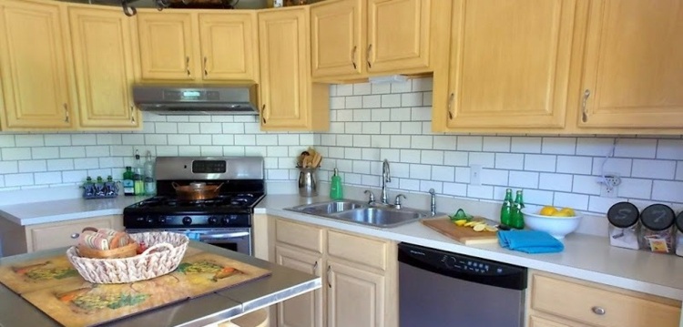 nápady kuechenrueckwand u bahn imitácia dlaždíc rohová rúra