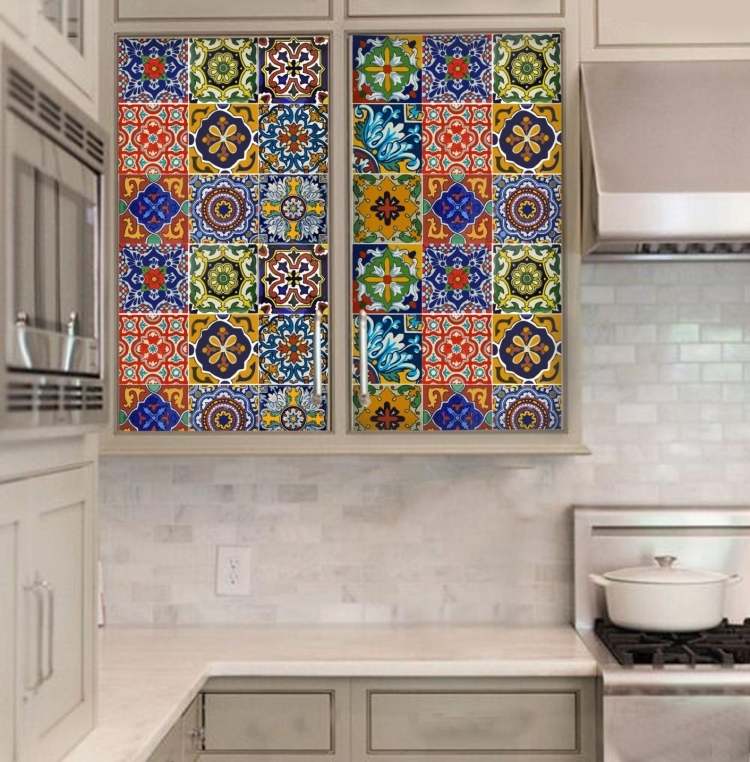 Alternatíva a vzor s hravými farebnými motívmi skriňa-renovovať-nápad-nálepka-nálepka-fólia-keramická-dlažba-imitácia-farebných akcentov