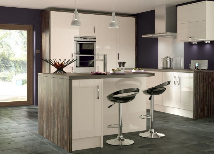 kuchynské-malé-ostrov-varenie-ostrov-s-úložným priestorom-kuchyňa-pultové barové stoličky