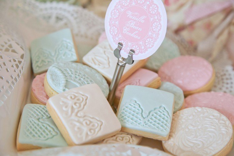 Sušienky zdobia pečiatky-motívy-vanilkové sušienky-glazúra