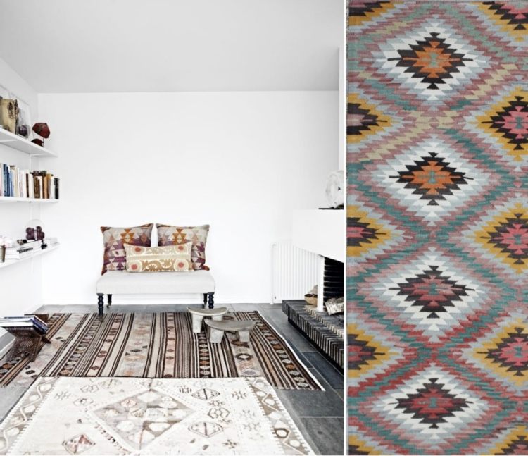 kombinujte dominantné motívy s bielymi stenami Koberec Kilim -moderná obývačka-biely-vankúš-polička-polica-krb-bežec