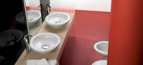 kúpeľňa v ružovej koralovej farbe ružovo-koralová farba-kúpeľňa