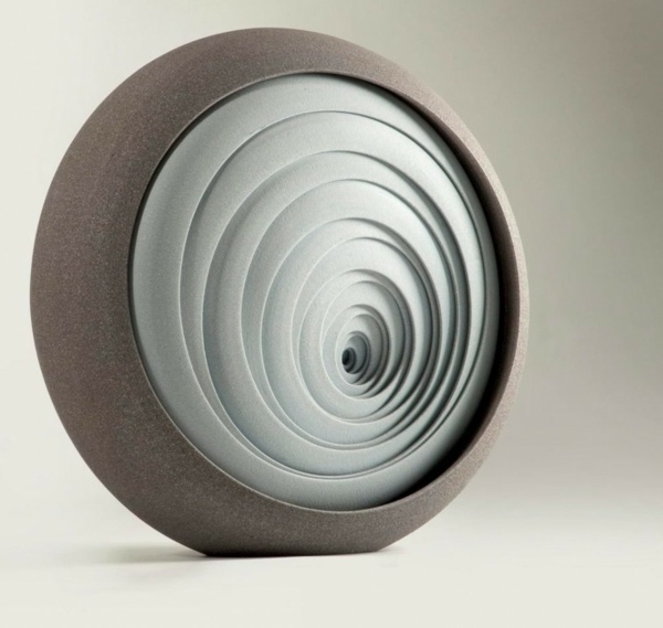 modro hnedá keramická dekorácia