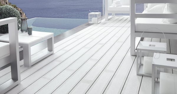 biele podlahové dlaždice terasa drevo vzhľad porcelánu