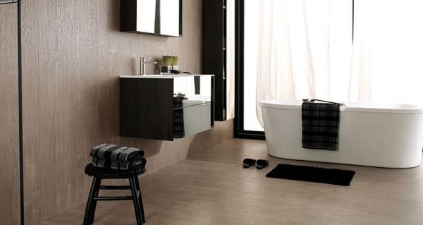 podlahové obklady steny vzhľad dreva dub kúpeľňa