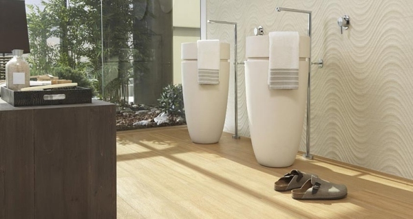 podlahové dlaždice vzhľad dreva voľne stojace umývadlá