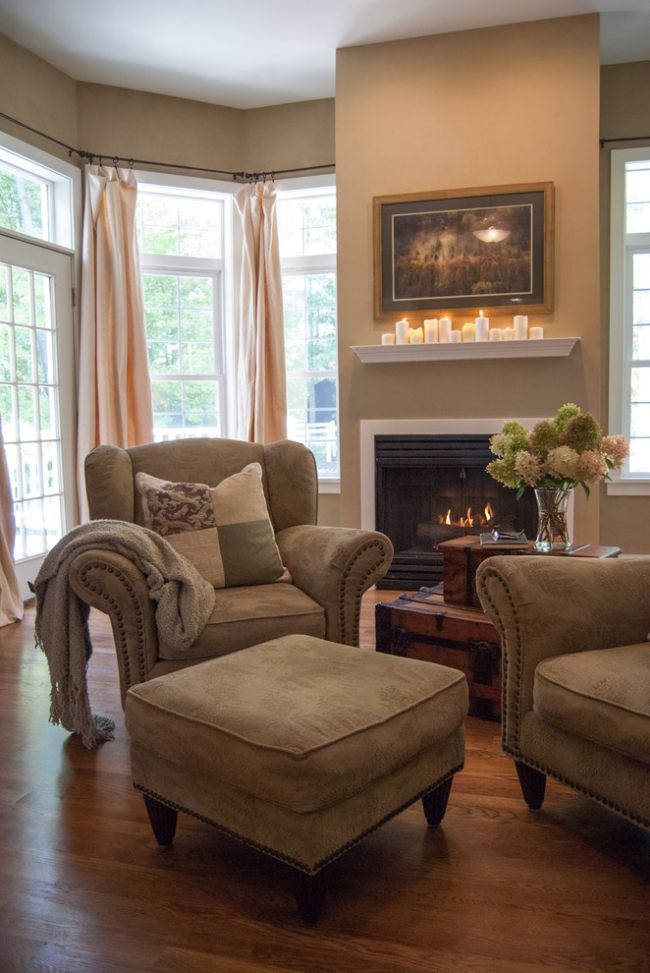 sviečky krb kreslo stolička deka drevená podlaha polica na sviečky krb krb kreslo taburet deka drevená podlaha