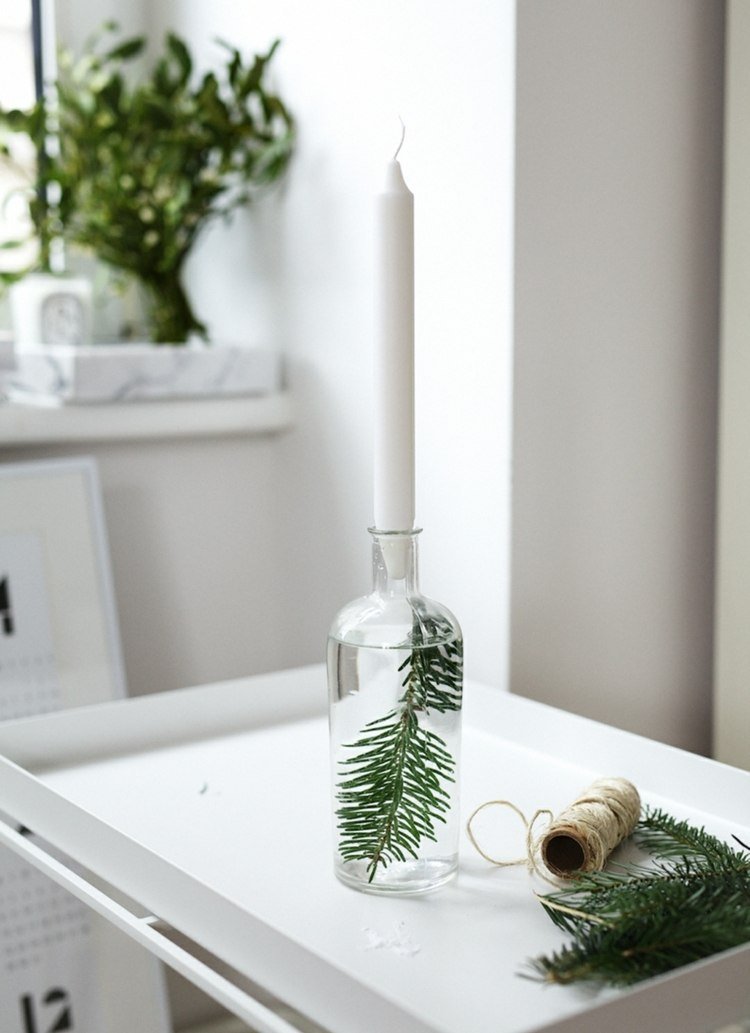 sklenený vodný svietnik na vianočnú jedľovú zeleň