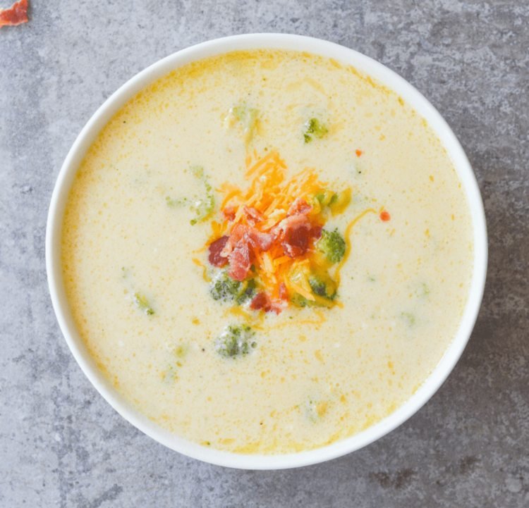 ketogénne recepty polievka brokolica syr čedar