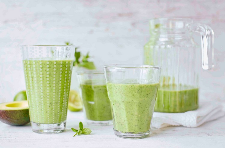 ketogénne recepty na raňajky avokádo so zeleným smoothie s nízkym obsahom sacharidov