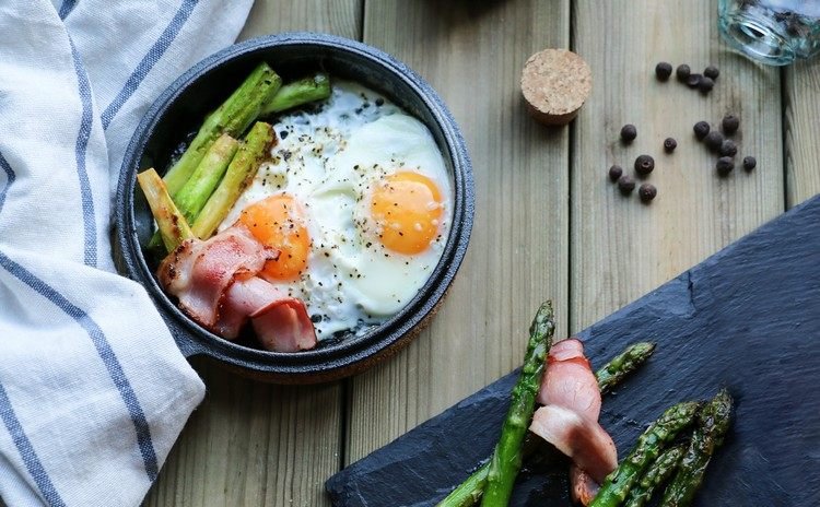 ketogénna raňajková diéta diéta s nízkym obsahom sacharidov