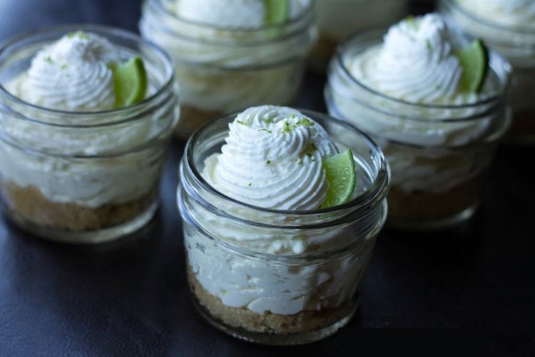 pohár na limetkový koláč s nízkym obsahom sacharidov