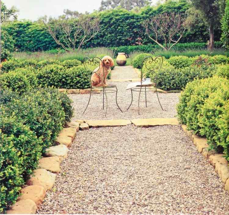 Vytvorte štrkové lôžko-stredomorská záhrada-psie stoličky-stolové-kríky-veľké-krásne