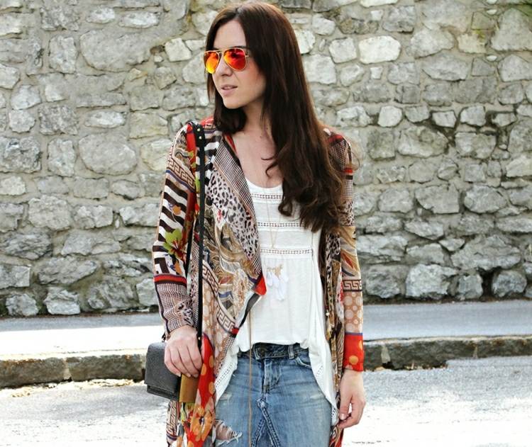 Oblečenie s kimonami - s džínsovou sukňou a bielou blúzkou Kimono-šiť-hippie-look-outfit-rifľová sukňa