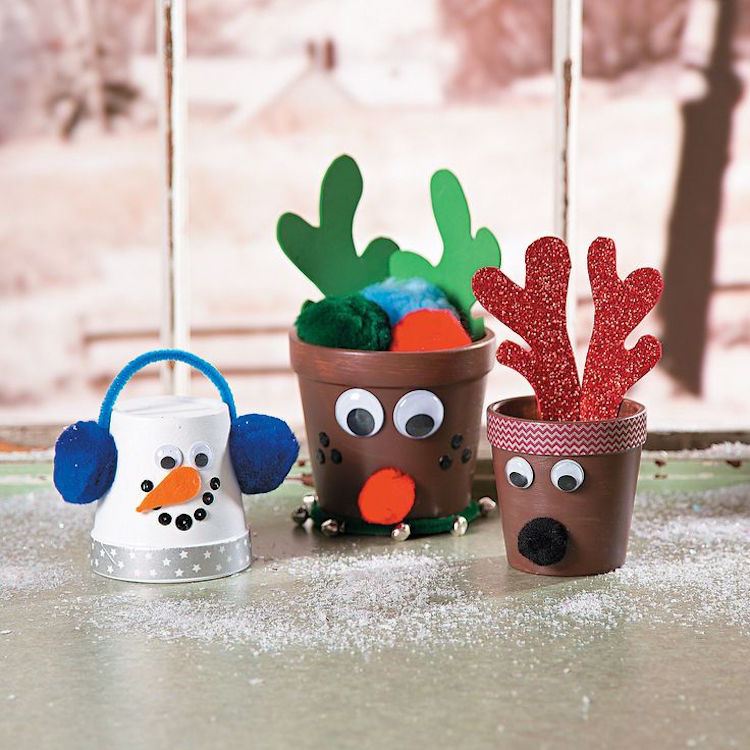 drotár s kvetináčmi na vianočné deti jedľové zimné figúrky z hliny