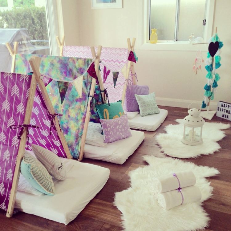 nápady na nočnú párty postele-stany-kutilstvo-matrace-zdobenie kožušín
