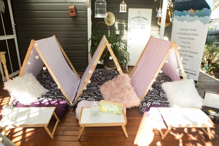 nápady na večernú párty-spanie-veranda-terasa-stany-drevené lamely