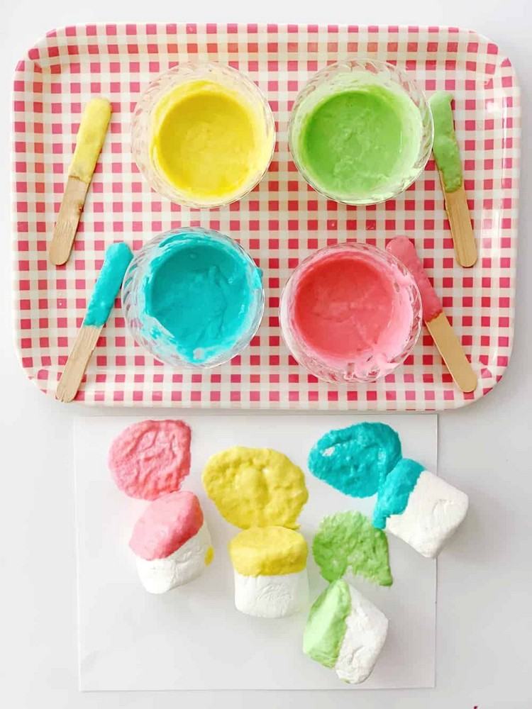 Remeselné nápady a nápady pre deti sa zaoberajú pečiatkami a farbením potravín