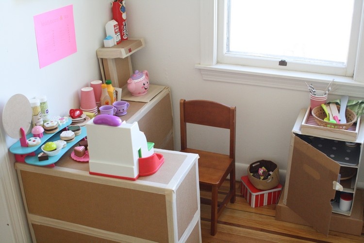 deti-obchod-cukrovinky-kartón-krabica-viazacia páska