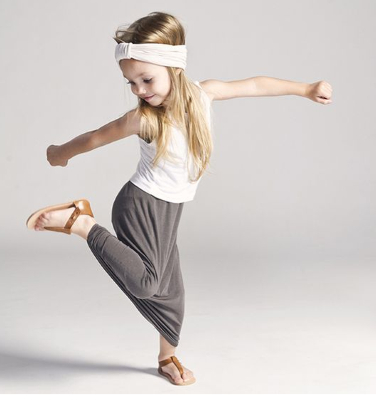 detská street fashion rocková sivá čelenka dievčenský outfit