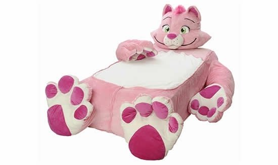 Detské nápady na dizajn detskej postieľky plyšové hračky ružovej farby