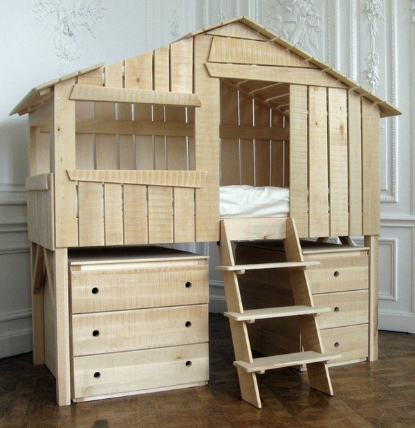 Poschodová posteľ, drevené úložné priestory, regály, detské ihrisko, moderné ihrisko