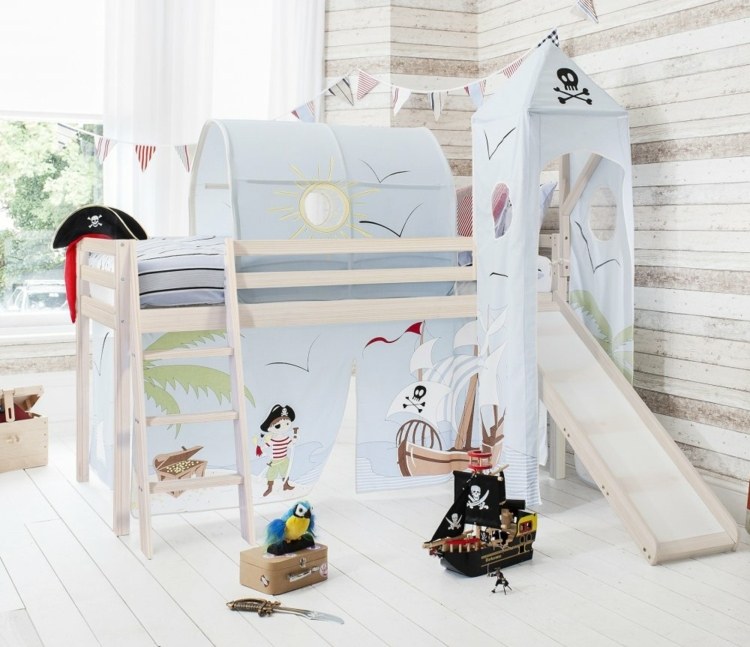 Detská postieľka na detskú postieľku a pirátsku loď
