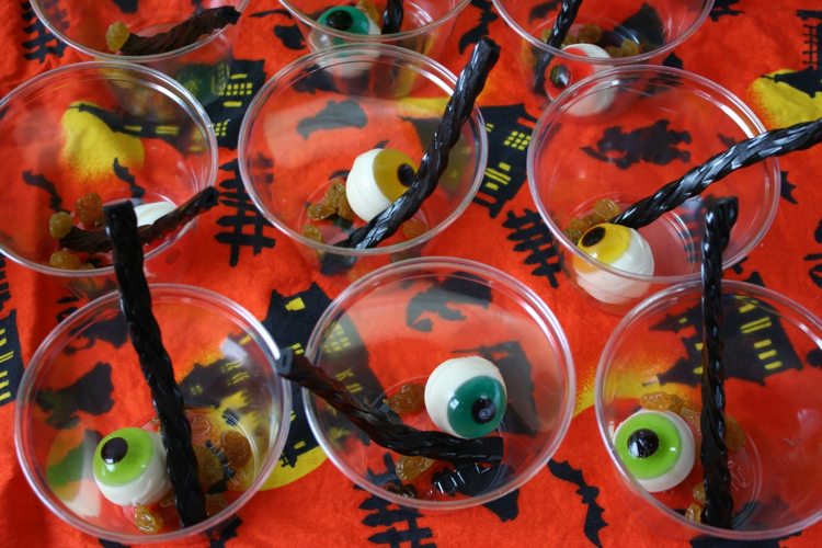 deti punč cukríky halloween oči