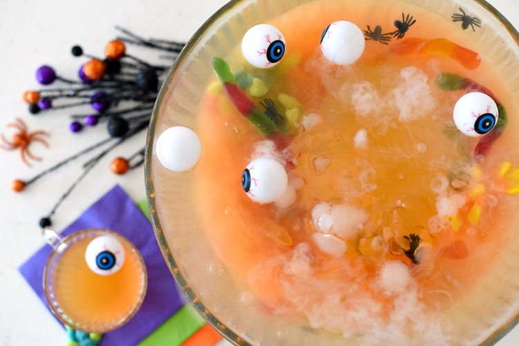 Príprava detského punču na halloweenske oči desivá a zdravá