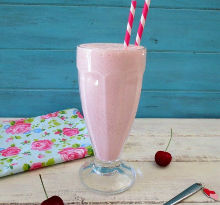 čerešňovo-banánové slamky-detský-kokteil