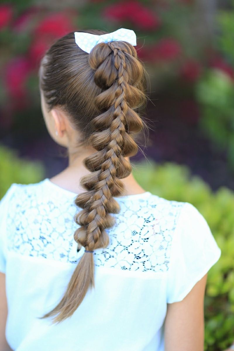 Detský účes založený na princípe vrkoča v vrkoči detské účesy pre dievčatá dvojitý vrkoč nápad styling leto