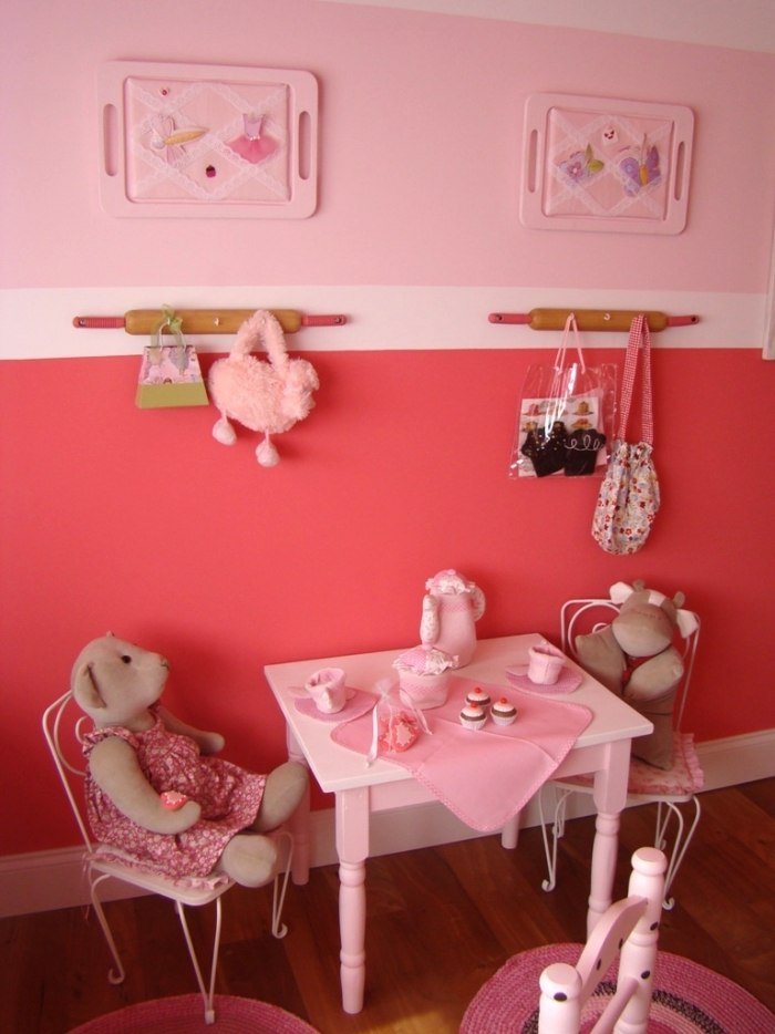 detský šatník-valček-drevo-dievča-izba-ventilátor-pečenie