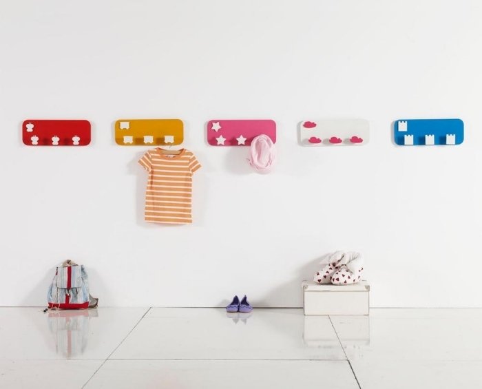 Detská skriňa-drevená doska-rôzne-farby-dekorácie