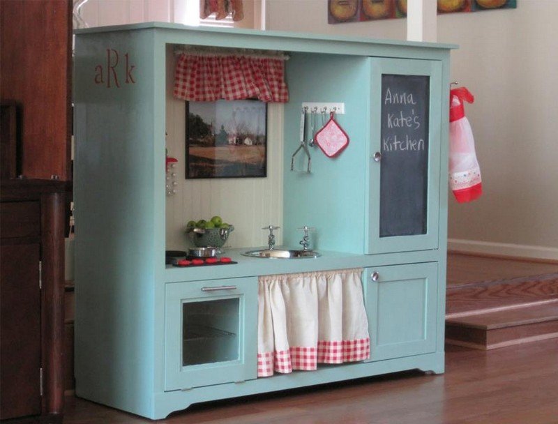 Detská kuchynka-drevo-stavba-svojpomocne-stena-skrinka-drez-pec